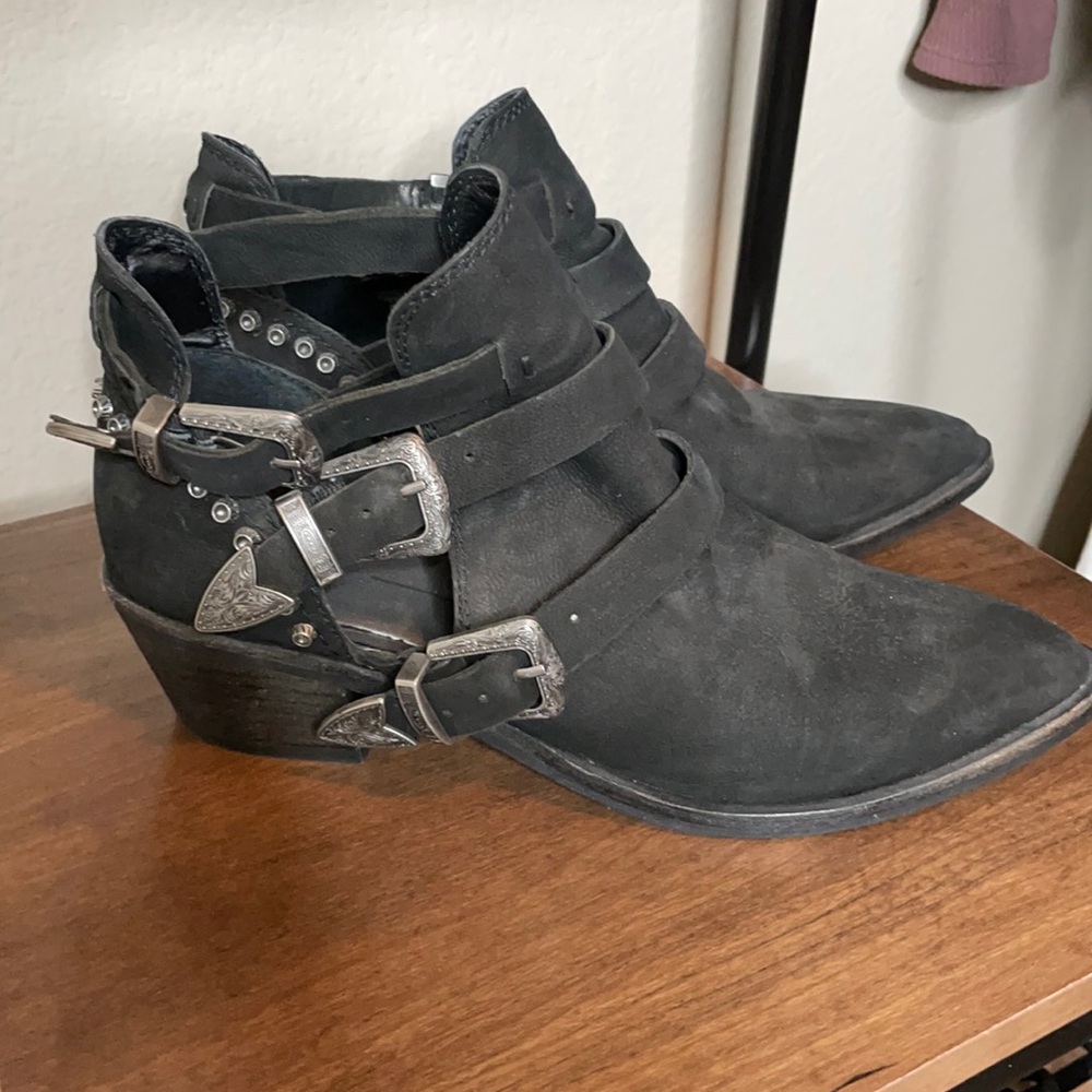 Dolce Vita Cutout Booties